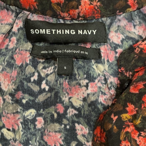 SOMETHING NAVY / floral button down blouse top small S - Picture 2 of 4